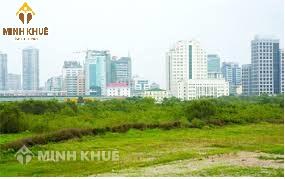 Bố mẹ có thể làm thủ tục chuyển nhượng đất đang ở cho một đứa con không ?