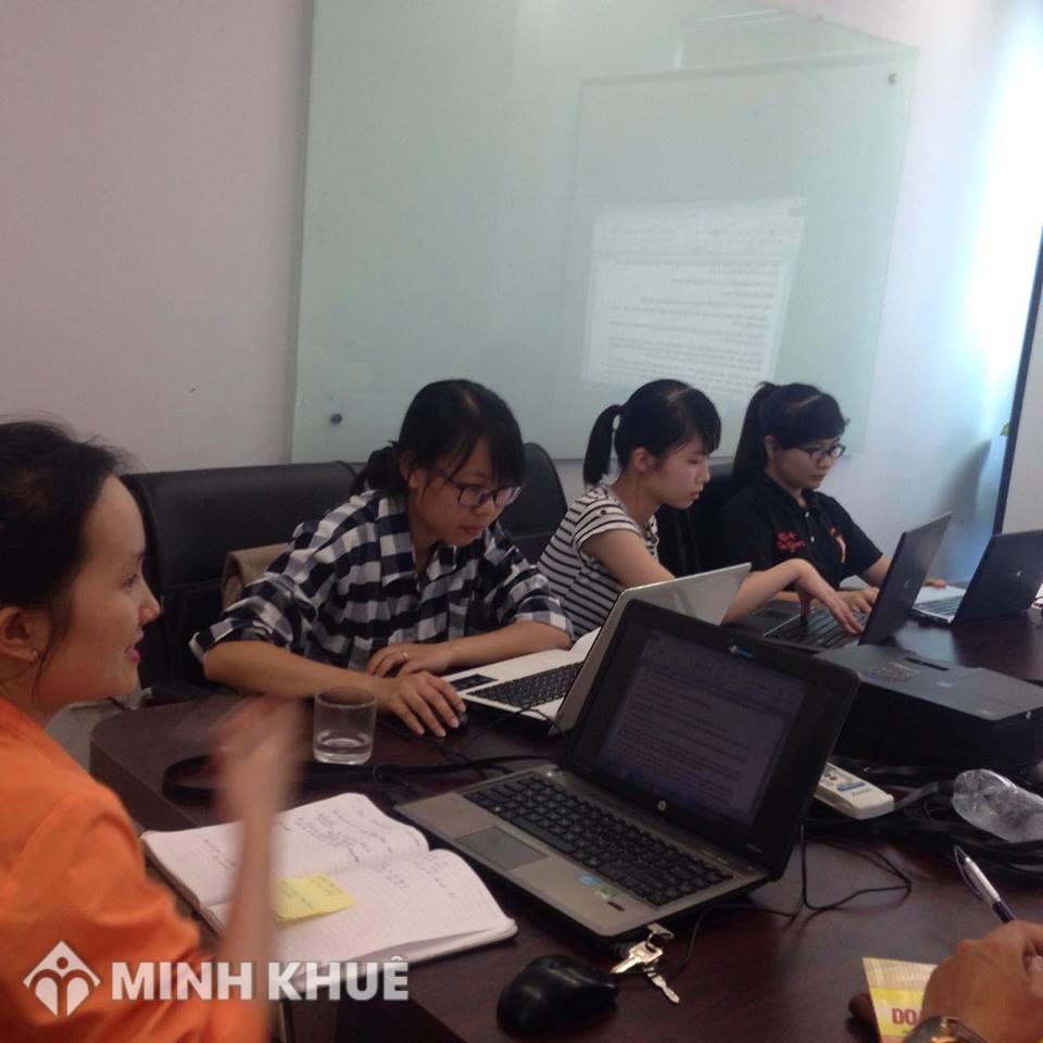 Buổi đào tạo Kỹ năng tư vấn pháp luật doanh nghiệp cho học viên Công ty Luật Minh Khuê tháng 5 năm 2016