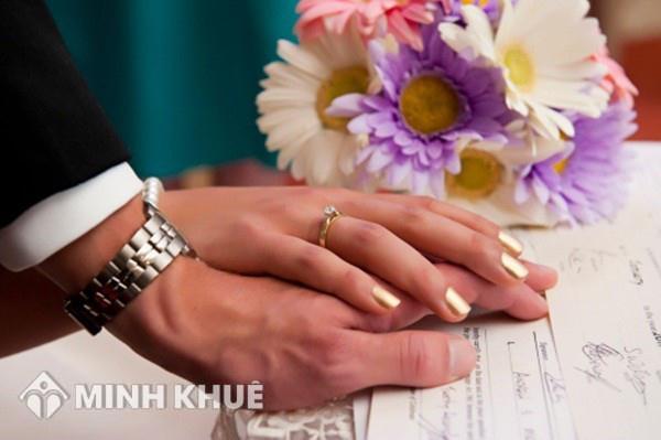 Thẩm quyền xác nhận tình trạng hôn nhân và thủ tuc đăng kí kết hôn khi chuyển khẩu. 