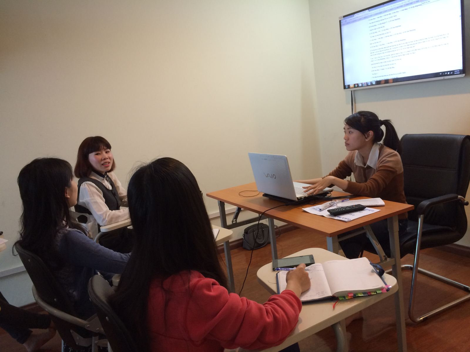 Buổi tập huấn chính sách thuế hiện hành của Công ty Luật Minh Khuê tháng 3 năm 2016