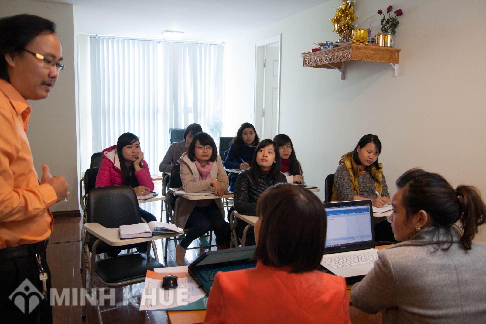 Buổi tập huấn sử dụng công nghệ genCRM tại công ty Luật Minh Khuê - đợt 1