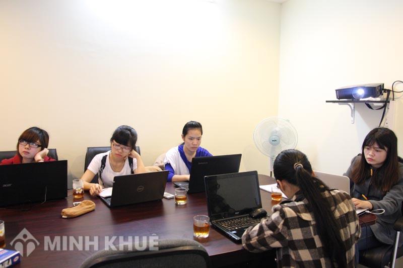 Buổi đào tạo kỹ năng tư vấn pháp luật doanh nghiệp cho các học viên của công ty Luật Minh Khuê năm 2015