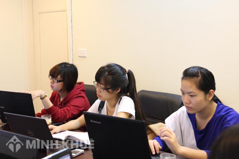 Buổi đào tạo kỹ năng tư vấn pháp luật doanh nghiệp cho các học viên của công ty Luật Minh Khuê năm 2015