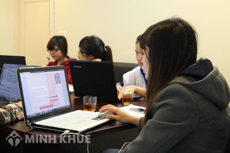 Buổi đào tạo kỹ năng tư vấn pháp luật doanh nghiệp cho các học viên của công ty Luật Minh Khuê năm 2015