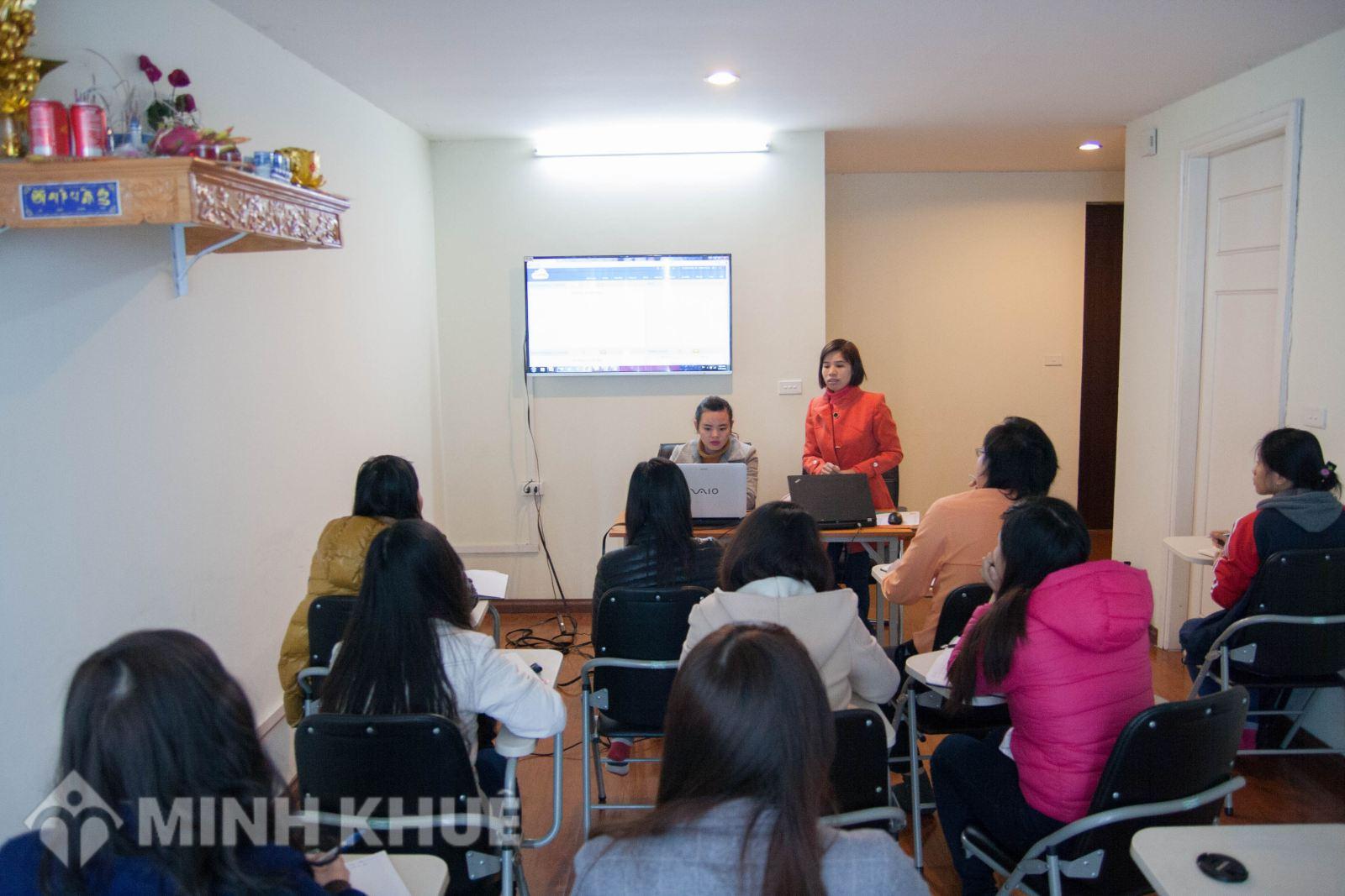 Buổi tập huấn sử dụng công nghệ genCRM tại công ty Luật Minh Khuê - đợt 1