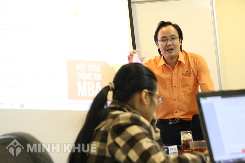 Buổi đào tạo kỹ năng tư vấn pháp luật doanh nghiệp cho các học viên của công ty Luật Minh Khuê năm 2015