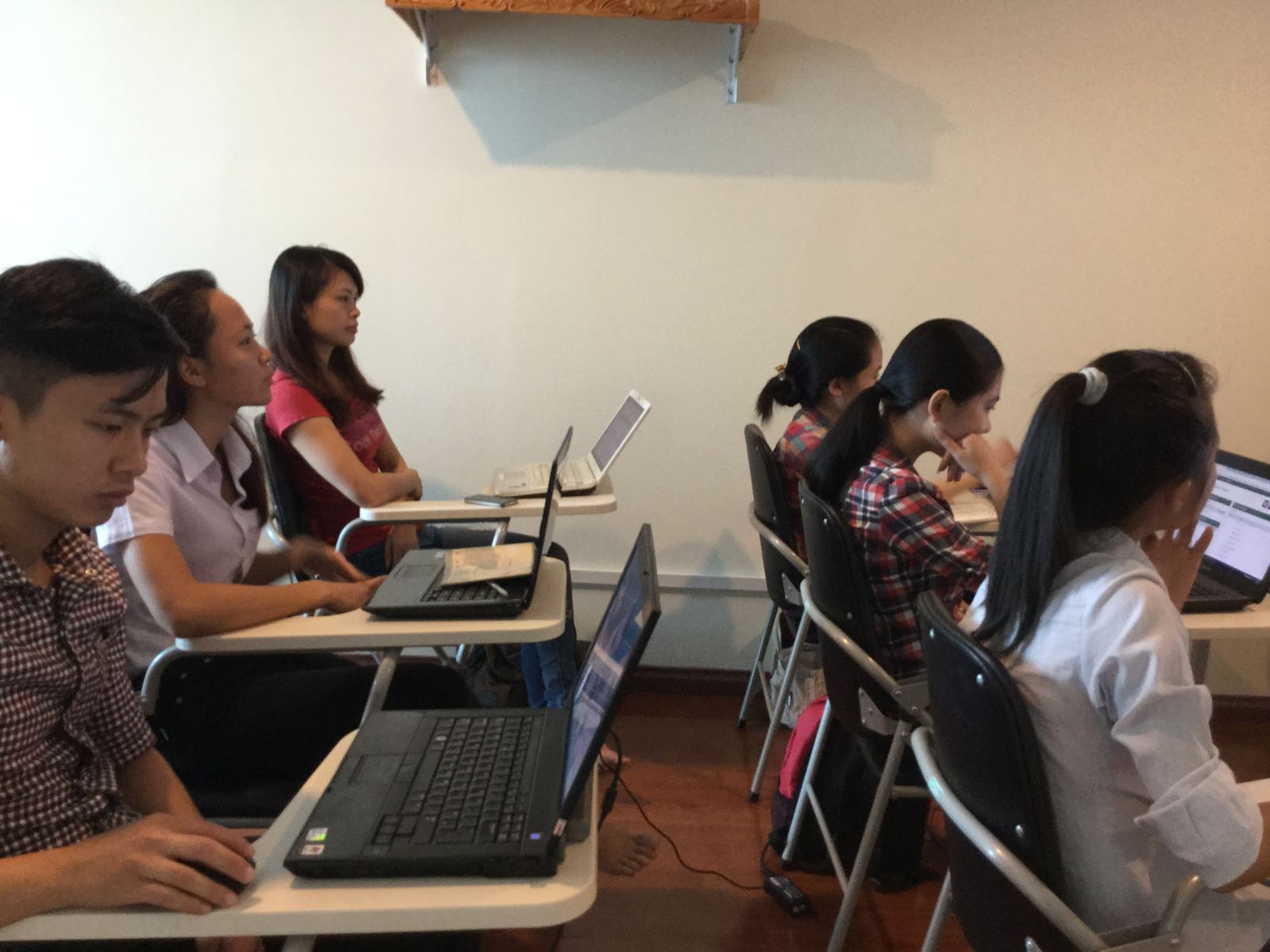 Kiến thức và thực tiễn Luật - Đâu là chìa khóa thành công của sinh viên Luật?
