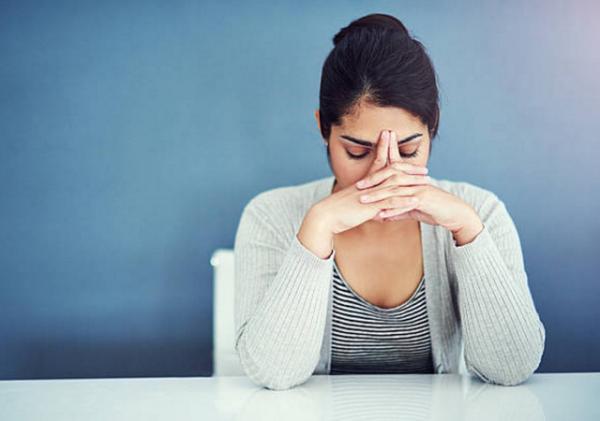 Làm gì khi bạn trai vẫn gần gũi với người yêu cũ ?