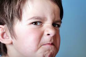 Làm gì khi trẻ nóng giận vô cớ?