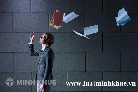Đang nuôi con nhỏ 6 tháng tuổi có được chấm dứt hợp đồng lao động?