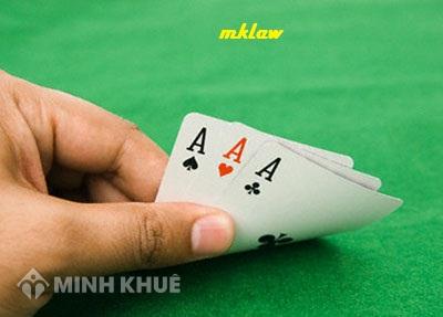 Khách hàng tự ý tổ chức bài bạc trong quán xá của mình thì có phải chịu trách nhiệm không ?
