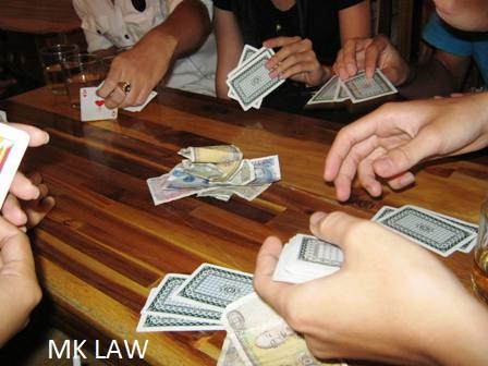 Chia bài hộ có bị truy cứu trách nhiệm hình sự ?