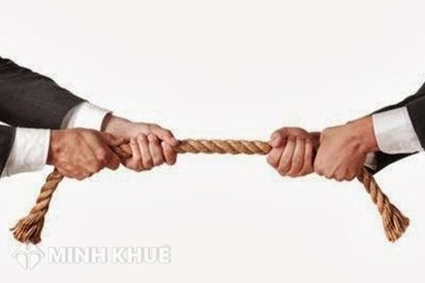 Đứng tên sổ đỏ khi giấy ủy quyền không có công chứng.