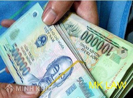 Tư vấn về hành vi biền thủ công quỹ của nhân viên kinh doanh ?