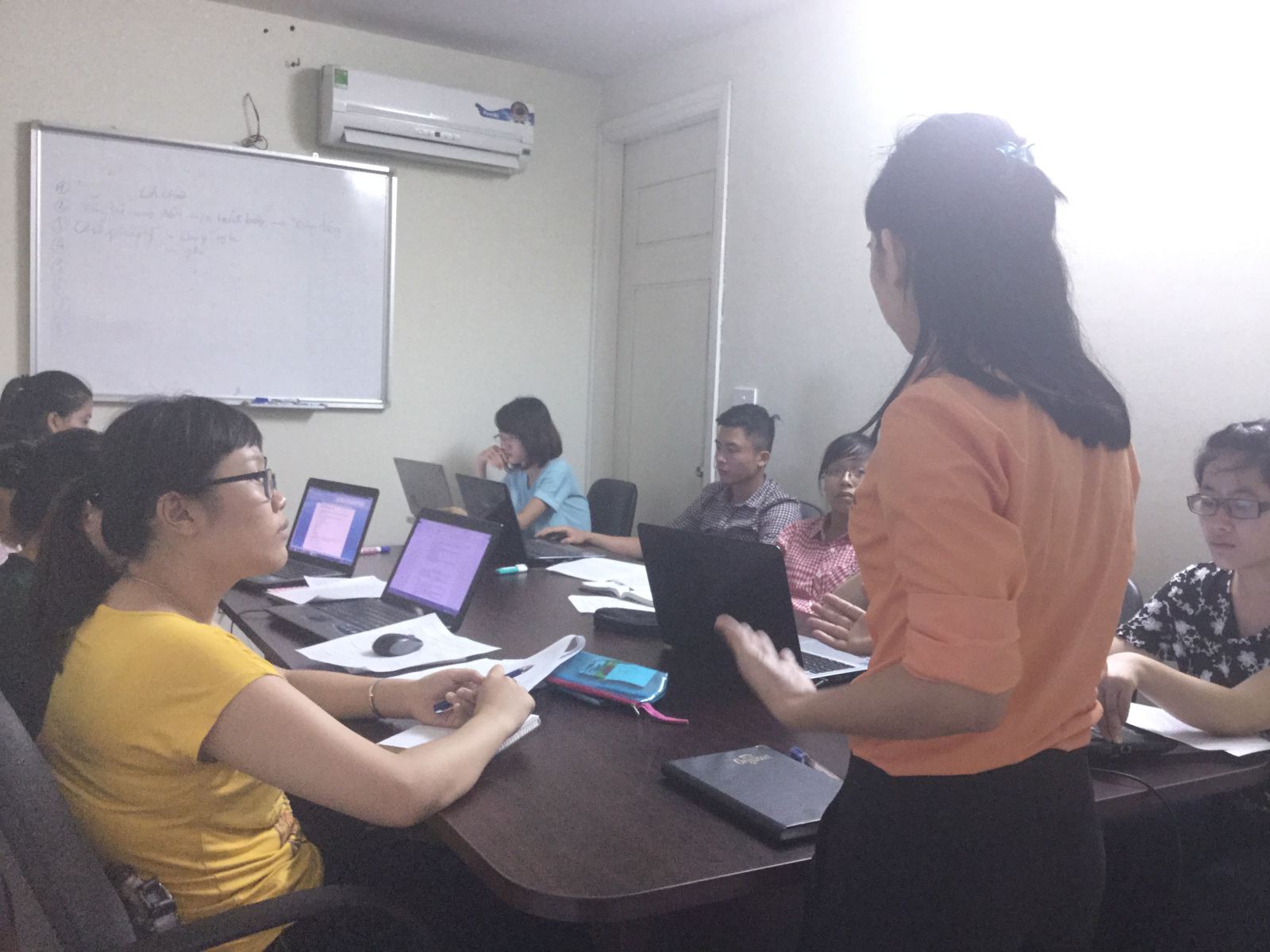 Buổi đào tạo kỹ năng tư vấn pháp lý cho sinh viên tập sự tại Công ty Luật Minh Khuê