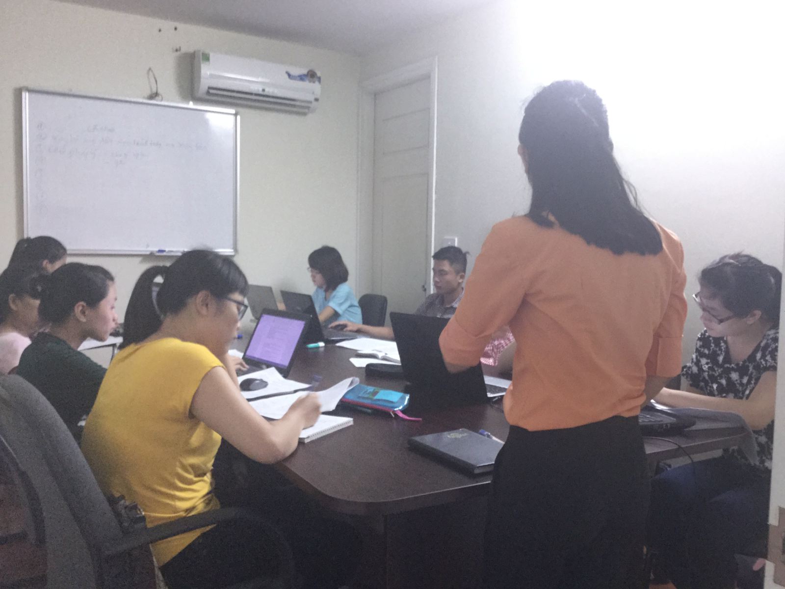 Buổi đào tạo kỹ năng tư vấn pháp lý cho sinh viên tập sự tại Công ty Luật Minh Khuê
