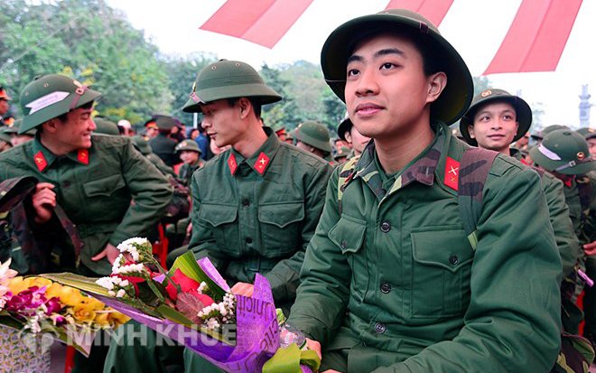 Anh trai đang học Học viện không quân thì em trai ruột có phải thực hiện NVQS?