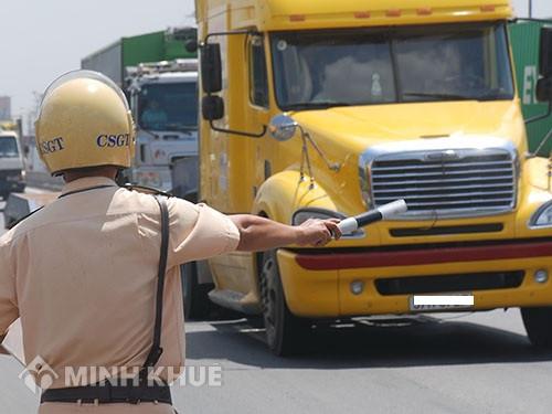 Bạn sẽ bị xử phạt hành chính nếu không gắn phù hiệu cho xe tải dưới 3,5 tấn từ 01/07/2018