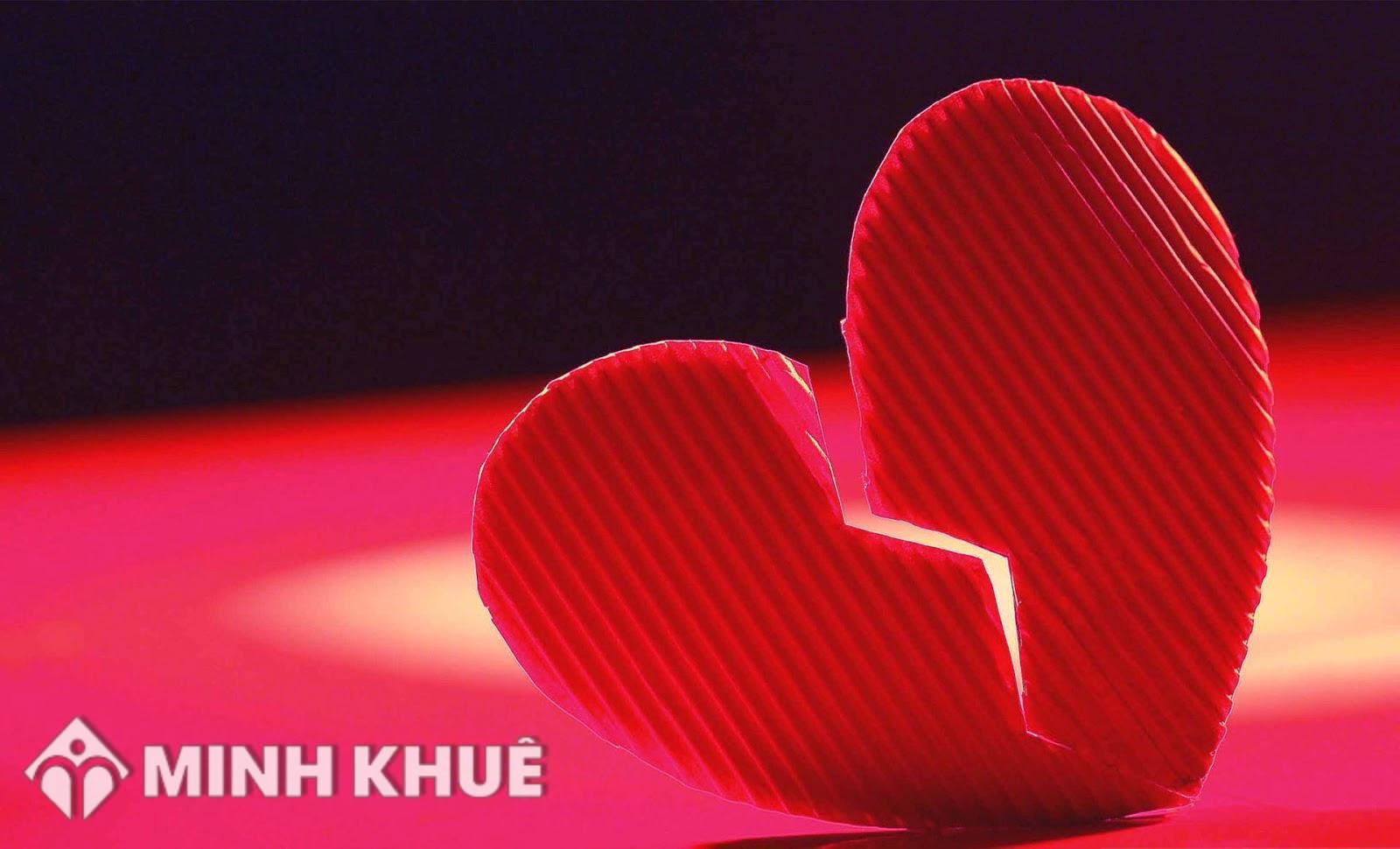 Bị bạn trai đe dọa sẽ đưa cho gia đình hình ảnh thân mật thì nên xử lý như thế nào?