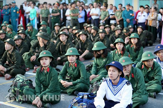 Bị cận 2.5 độ có đủ tiêu chuẩn nhập ngũ không ạ ?