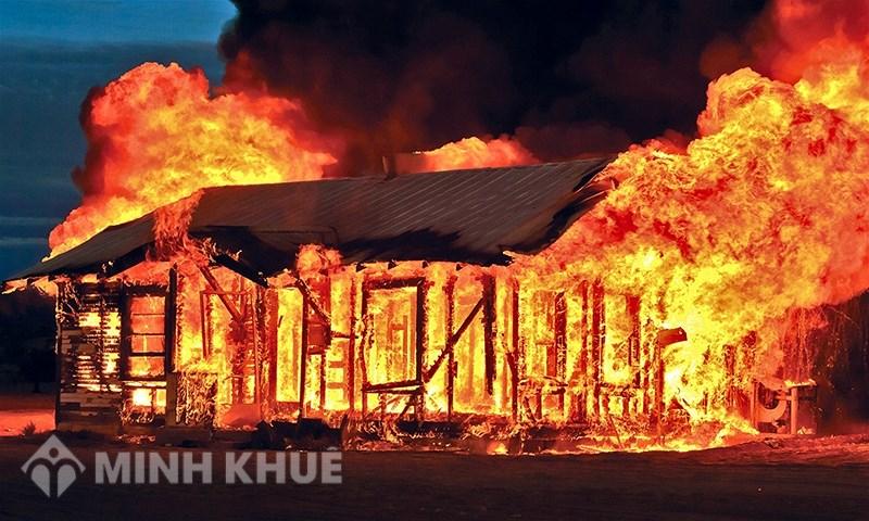 Bị đe dọa đốt nhà có thể tố cáo không ?