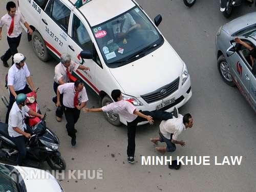 Bị đồng nghiệp đánh hội đồng bị thương ?