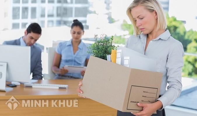 Bị sa thải khi không theo định hướng của người hướng dẫn trong thời gian thử việc?