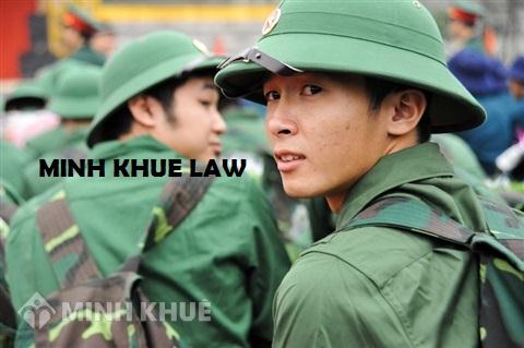 Bố mẹ nghỉ hưu, con trai có được miễn nghĩa vụ quân sự không ?