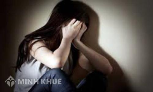 Bỏ thuốc ngủ bạn gái rồi cưỡng bức có bị phạt tù không?