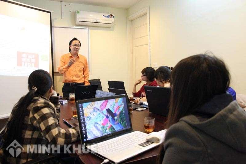Buổi đào tạo kỹ năng tư vấn pháp luật doanh nghiệp cho các học viên của công ty Luật Minh Khuê năm 2015