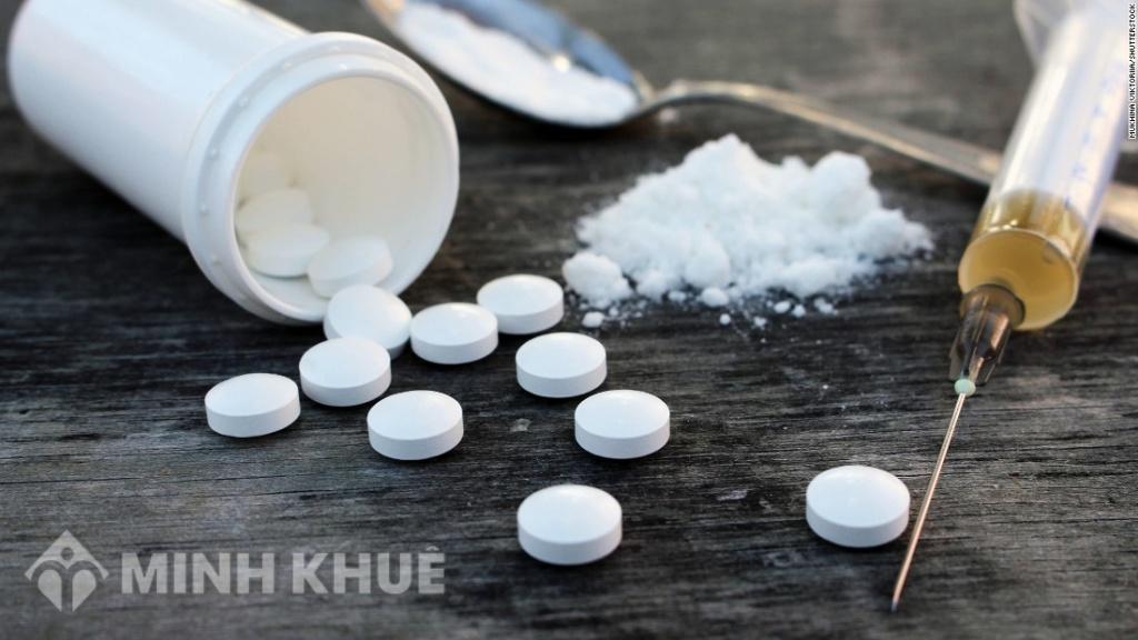 Buôn bán hay vận chuyển trái phép chất ma túy ?