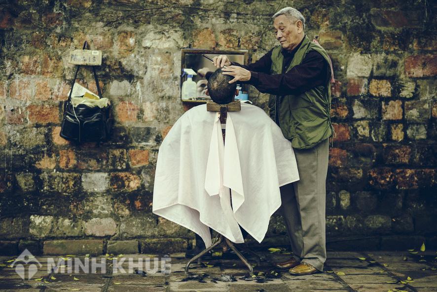 Cắt tóc trên hè phố phải đăng ký kinh doanh không ?