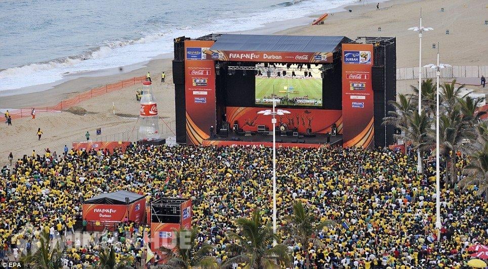 Chiếu bóng đá, xem bóng đá World Cup 2018 ở nhà hàng, quán cafe có phải vi phạm bản quyền của FIFA và phải xin phép hay không?