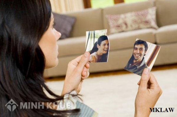 Cam kết nếu tái phạm lỗi ngoại tình thì sẽ tự nguyện ra đi hai bàn tay trắng có được không ?