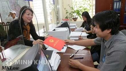 Chuyển quyền sử dụng đất thừa kế cho mẹ có cần chữ ký của các con ?