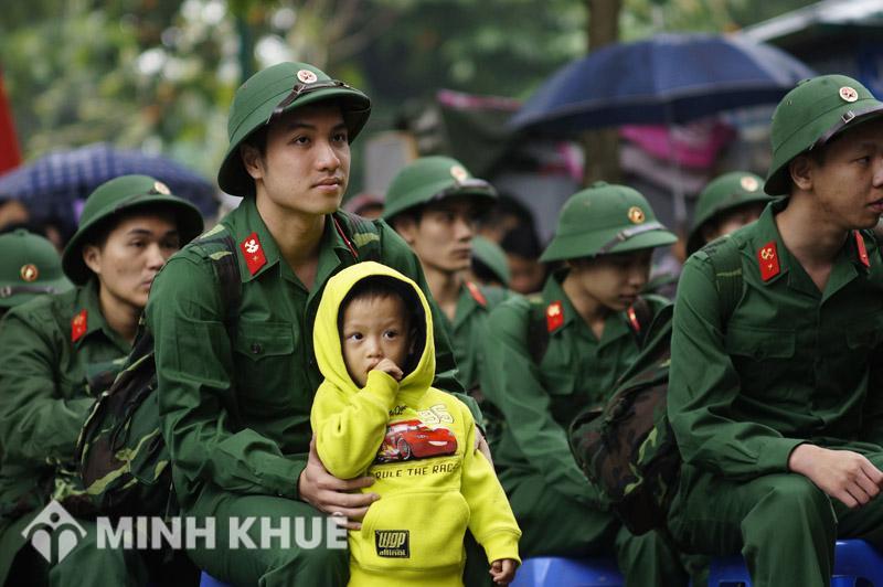  Cưới vợ có con nhỏ có phải nhập ngũ không?