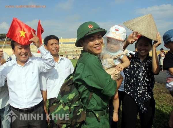 Có được hoãn thực hiện nghĩa vụ quân sự khi mẹ bị bệnh không ?