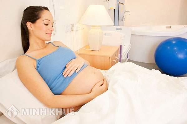 Có được hưởng chế độ thai sản và rút bảo hiểm xã hội 1 lần cùng lúc hay không?