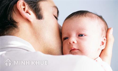 Con 06 tháng tuổi khi ly hôn chồng có phải cấp dưỡng nuôi con không?