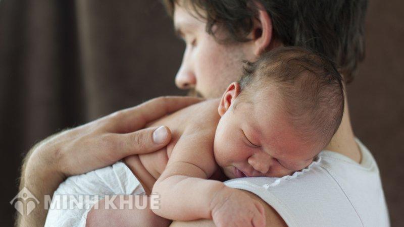 Con dưới 12 tháng tuổi, vợ chồng ly thân gần 1 năm thì tòa án có chấp nhận cho ly hôn không ?
