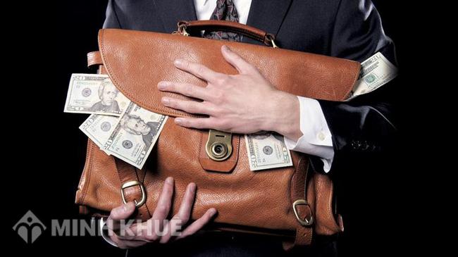 Công ty chiếm đoạt tài sản của cá nhân sẽ phạm tội gì?