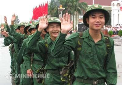 Đã có vợ và con nhỏ thì có được hoãn gọi nhập ngũ thời bình không ?