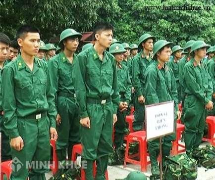 Đã ký hợp đồng chính thức với ngân hàng thì có phải đi nghĩa vụ quân sự không ?
