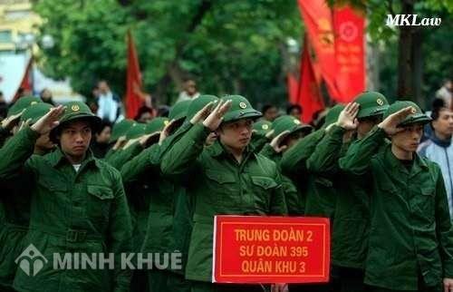 Đang đi làm nuôi bố mẹ có phải đi nghĩa vụ quân sự ?