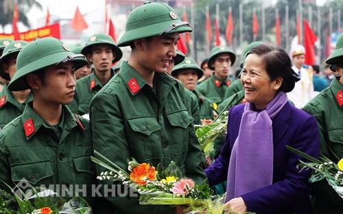 Đang học trường cao đẳng nghề công nghệ cao có được hoãn nghĩa vụ quân sự không ?
