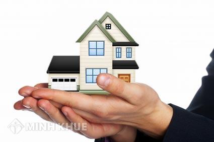 Đất được tặng cho mới chỉ công chứng hợp đồng mà chưa sang tên thì có đòi lại được không ?