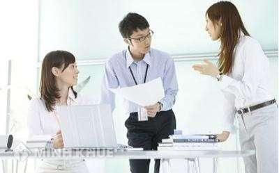 Đặt tên hộ kinh doanh cá thể và thay đổi địa điểm kinh doanh của hộ kinh doanh theo quy định của pháp luật hiện hành.