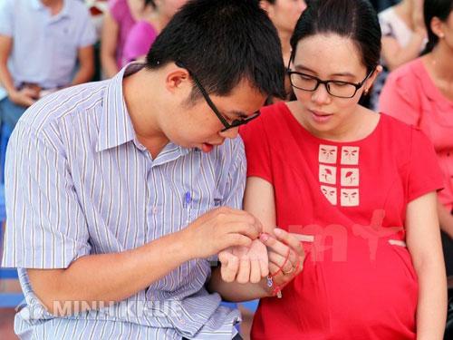 Điều kiện hưởng chế độ thai sản khi sinh con theo quy định của chính sách bảo hiểm xã hội mới ?