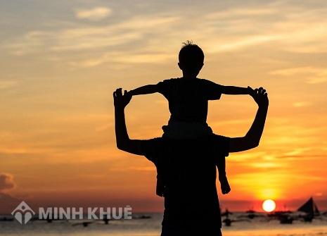 Đổi họ cha sang họ mẹ sau khi ly hôn có được không ? Có cần hỏi ý kiến của cha khi người cha không chu cấp tiền nuôi con ?