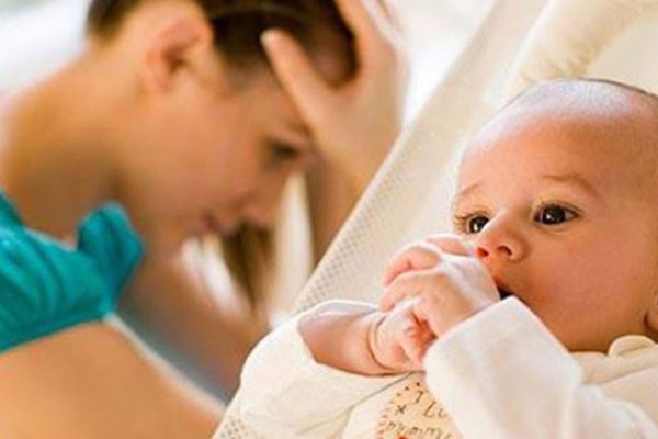 Đưa con ra nước ngoài sinh sống hoặc du lịch sau khi ly hôn thì có cần sự chấp thuận của Bố cháu bé không ? 